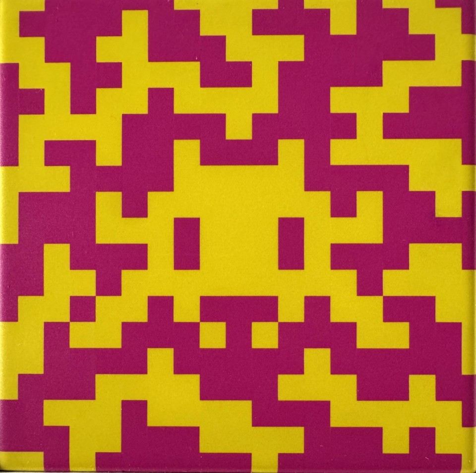 Invader - Artiste français de street art connu pour ses mosaïques ...
