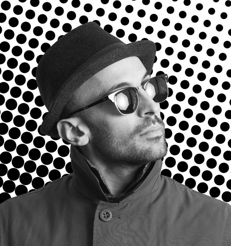 Jr Photographer JR - Artiste français de street art célèbre pour ses portraits ...